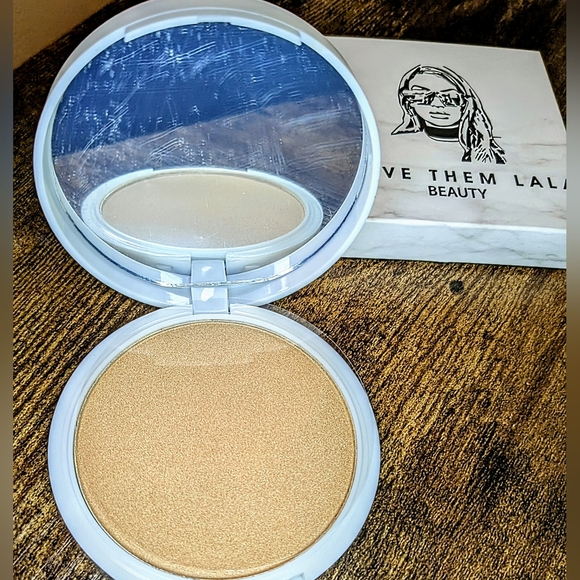 5/75$ GIVE THEM LALA BEAUTY Pressed Highlighter in Showstopper - Picture 8 of 13